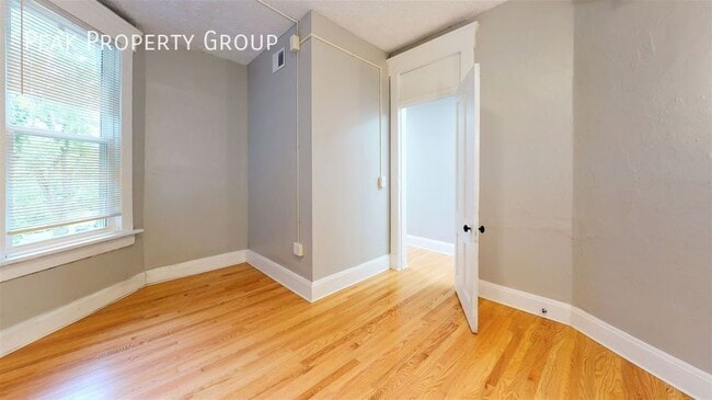 Building Photo - 2355 1/2 N. High Street-