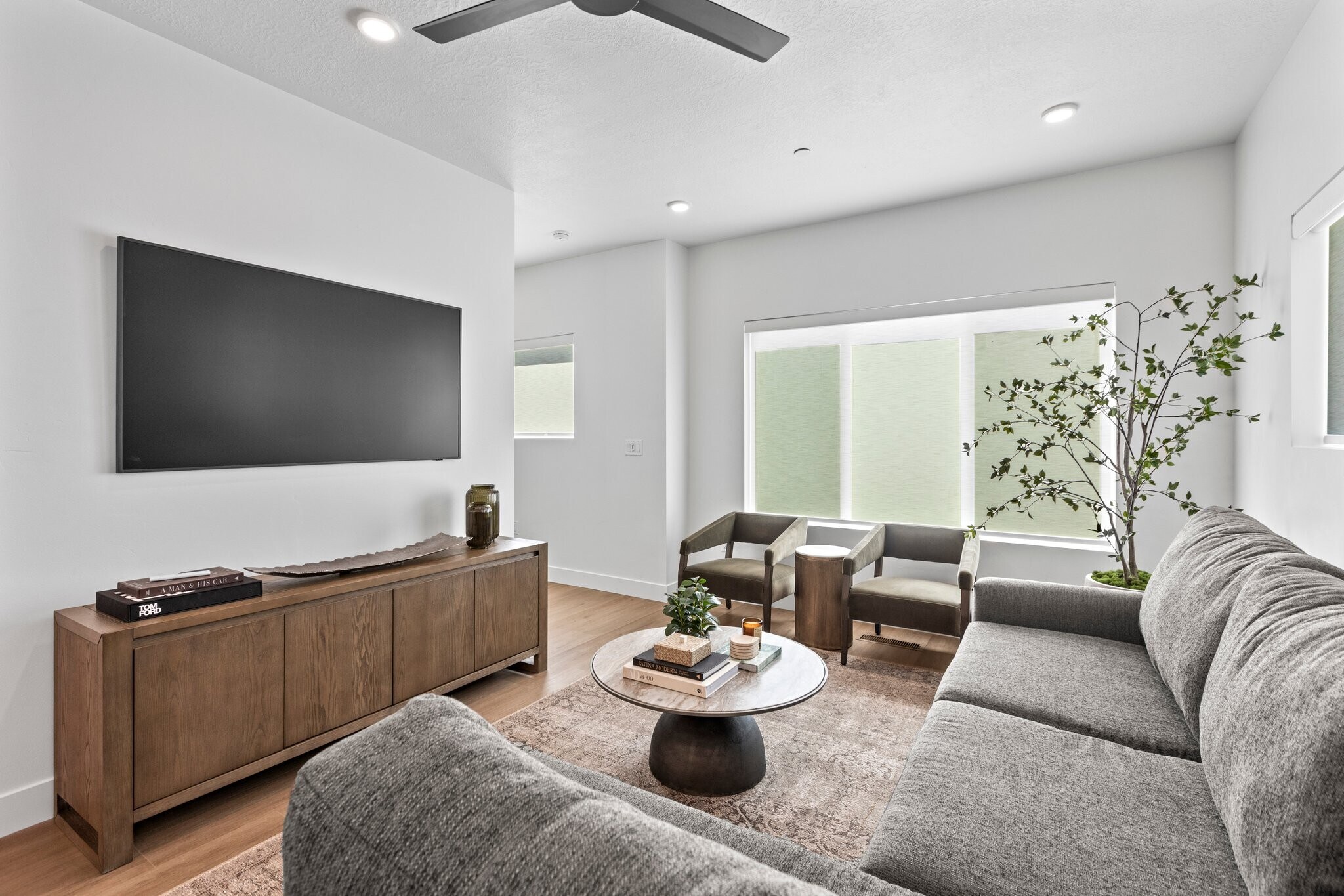 Building Photo - 765 N 400 W