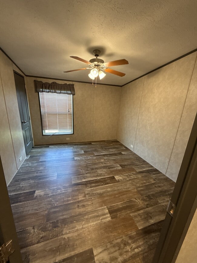 Building Photo - 894 FM 1395