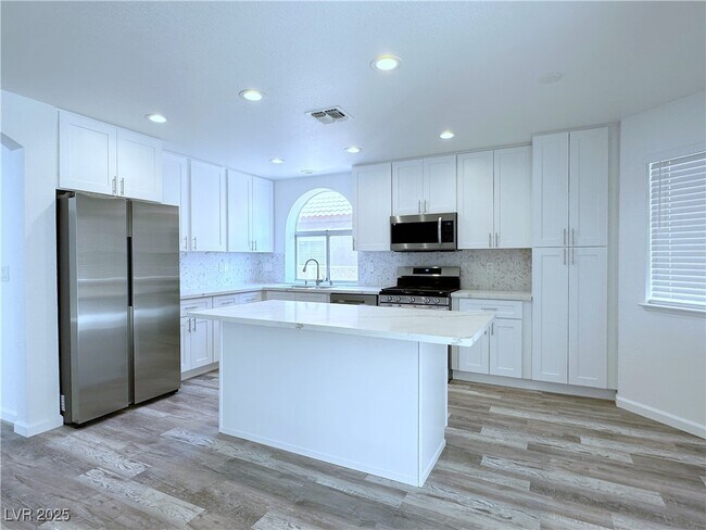 Building Photo - 9821 Cactus View Ave