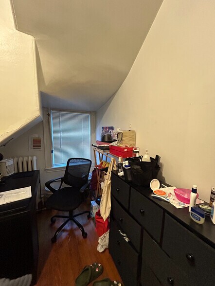 Building Photo - 17 Hillside St