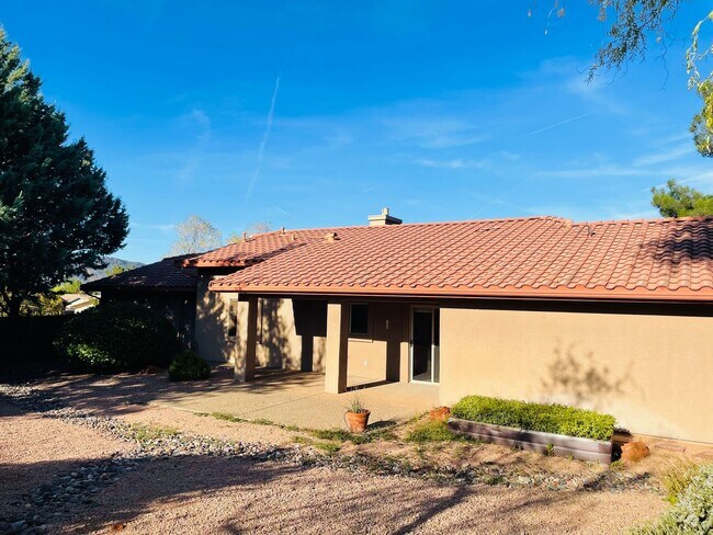 Building Photo - Village Of Oak Creek