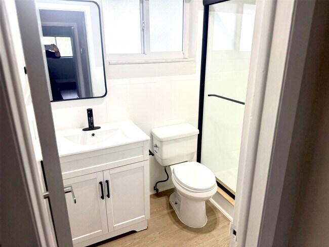 Building Photo - 720 NE 7th St