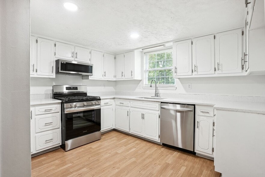 Building Photo - 8298 Blackfoot Trail