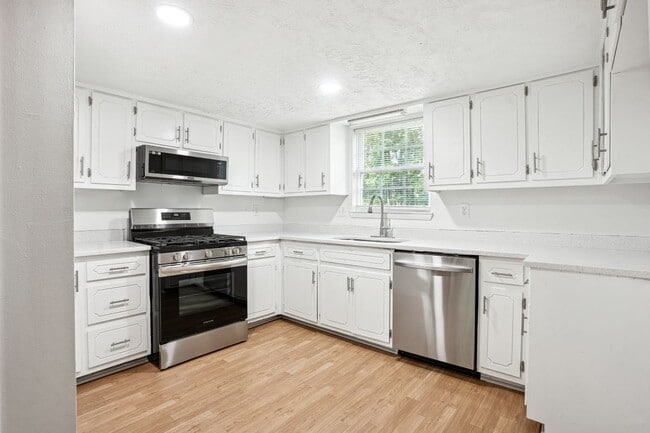 Building Photo - 8298 Blackfoot Trail