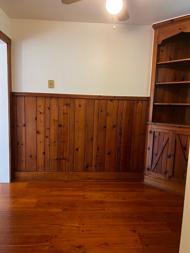 Dinette - 4912 Relleum Avenue