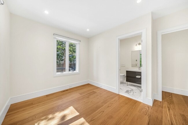 Building Photo - 59 Fresh Pond Ln