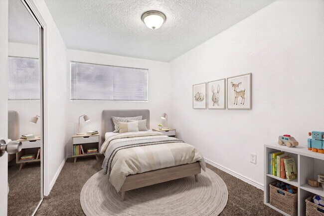 Building Photo - 932 E 840 N