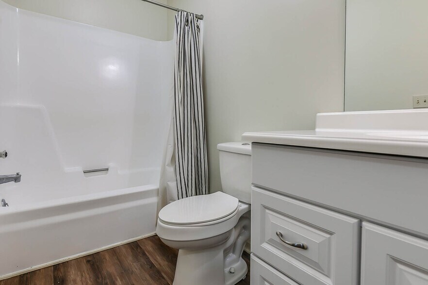 Building Photo - 1301 Neelys Bend Rd