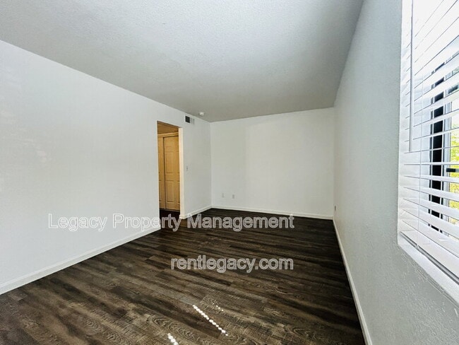 Building Photo - 7445 Auburn Oaks Ct