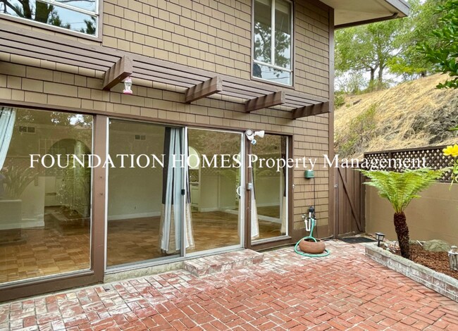 Building Photo - 908 Lea Dr