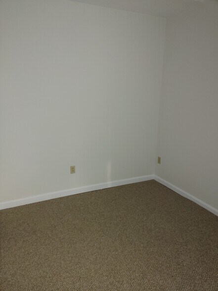 Building Photo - 15 Barstow Ave