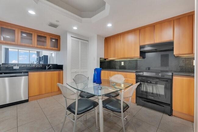 Building Photo - 9595 Collins Ave