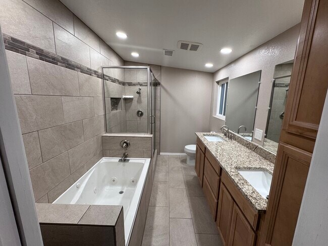 Building Photo - 11427 Angelina Pl NE