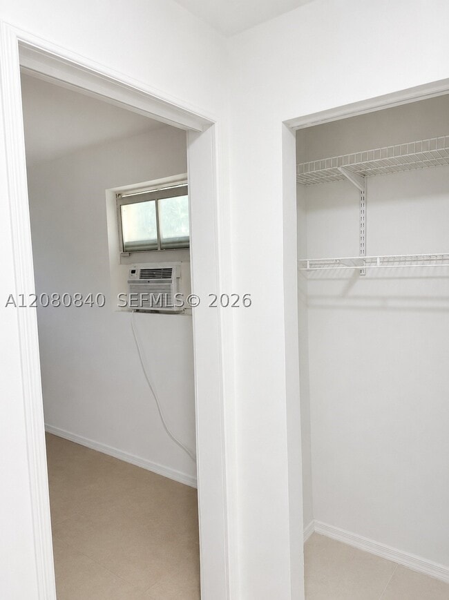 Building Photo - 4790 SW 65th Ave