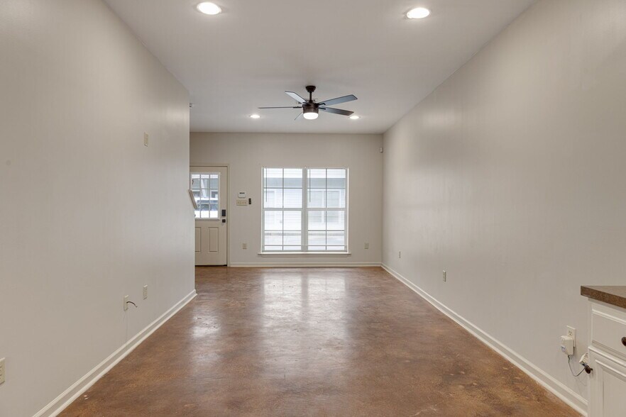 Building Photo - 1402 Jefferson St