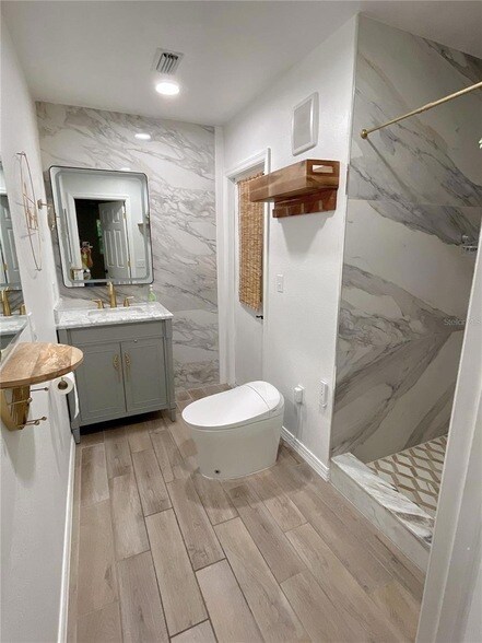 Building Photo - 4489 Oak View Dr