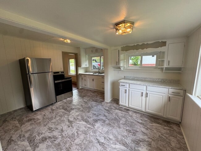Building Photo - 2BR Home in Kingsport - Basement Storage