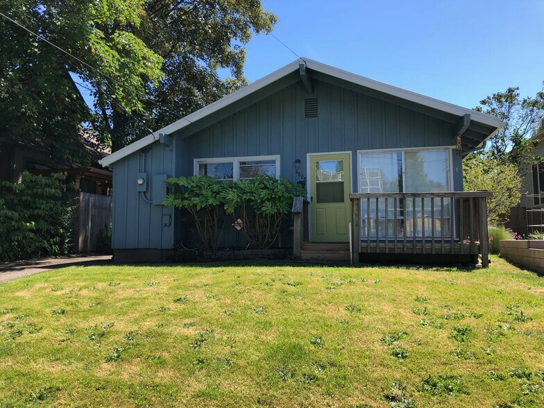 Building Photo - 4808 SE Salmon St