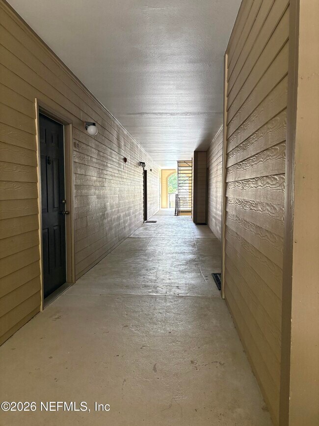 Building Photo - 7800 Point Meadows Dr