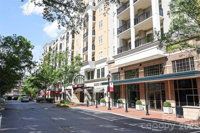 Building Photo - 4625 Piedmont Row Dr
