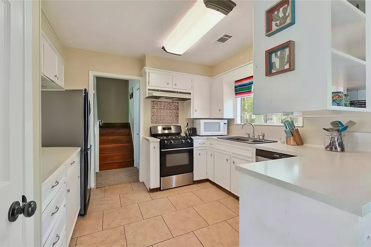 Kitchen - 604 Avondale Ave