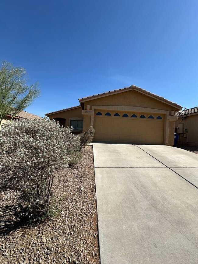 Building Photo - Beautiful 3 Bed 2 Bath House!!