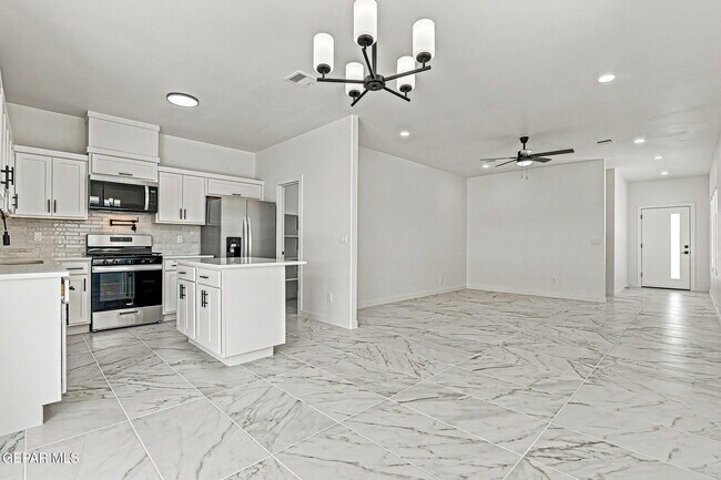Building Photo - 13909 Paseo Perlas Dr