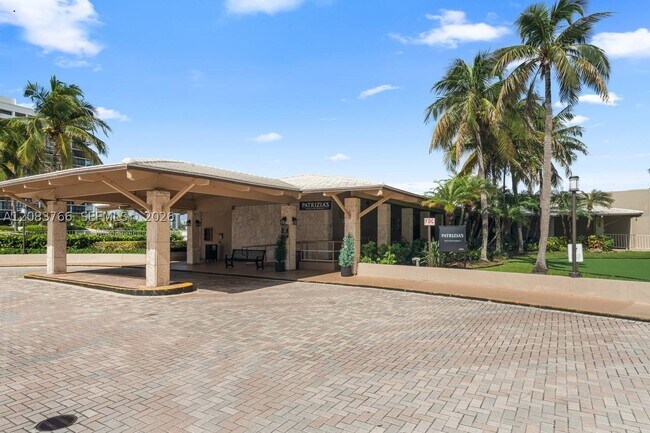 Building Photo - 1965 S Ocean Dr