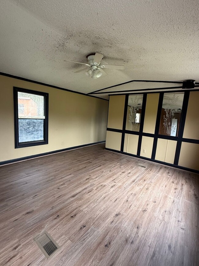 Building Photo - 2 bed, 2 bath mobile home in Beauregard