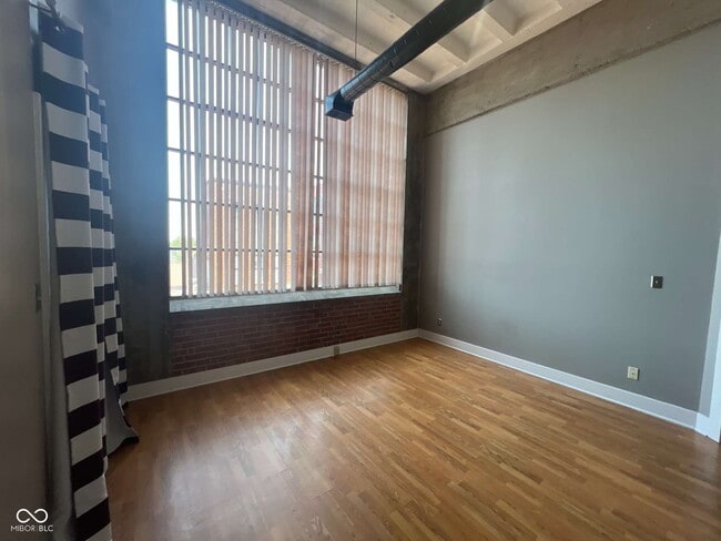 Building Photo - 611 N Park Ave
