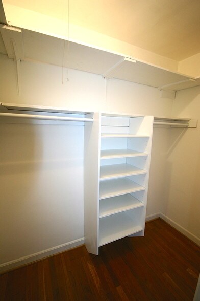 Closet - 1445 W 6th Ave