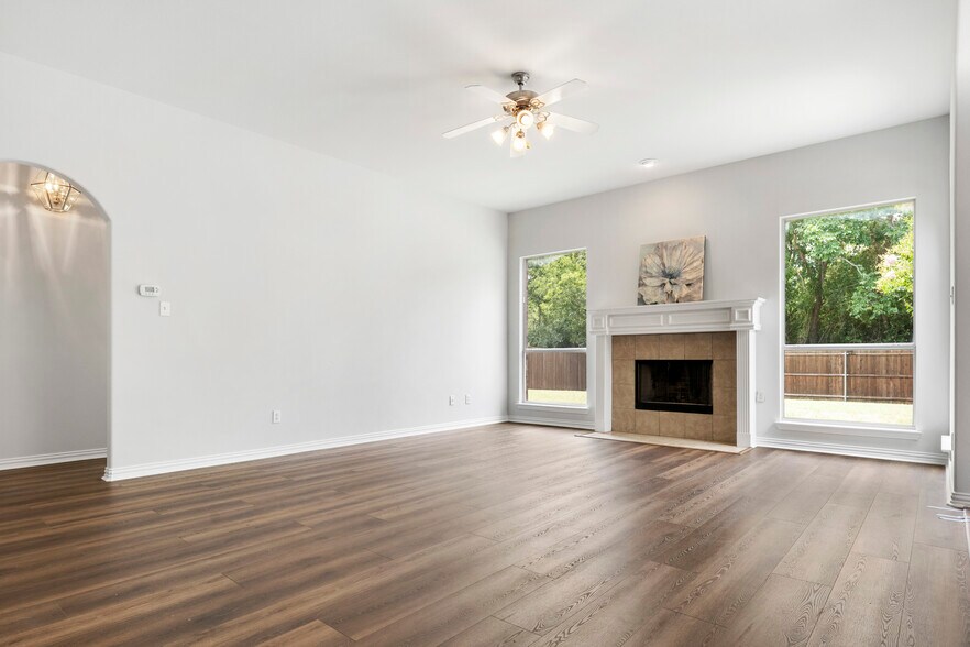 Living Room - 135 Springtree St