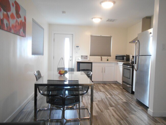 Building Photo - Charming Fully Remodeled Bungalow in Downtown Las Vegas