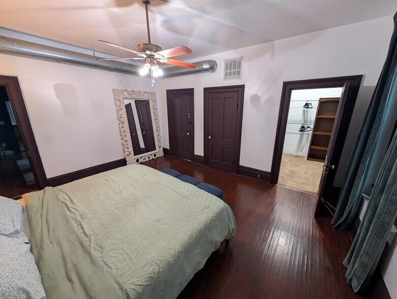 Building Photo - 838 S High St