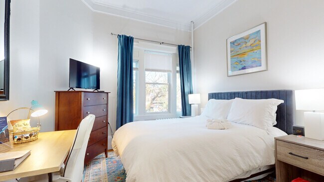 Primary Photo - 1029 Beacon St