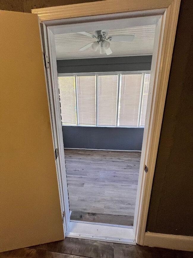 Building Photo - MOVE IN READY