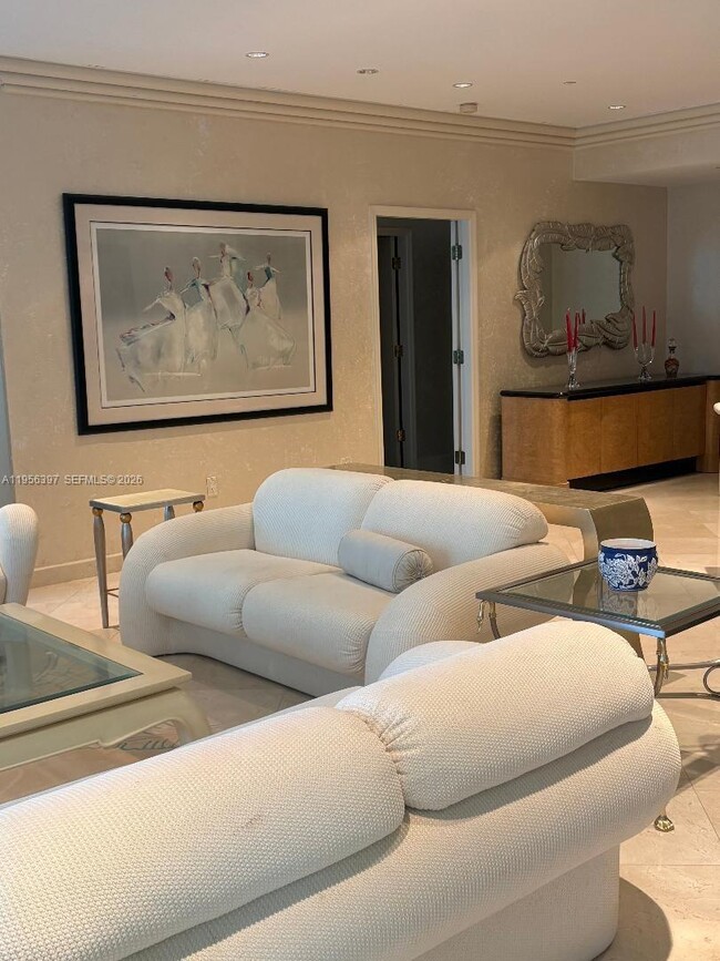 Building Photo - 10101 Collins Ave