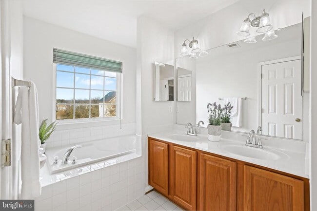 Building Photo - 12030 Kemps Landing Cir