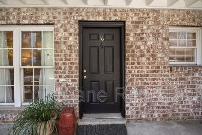 Building Photo - 874 Colony Dr