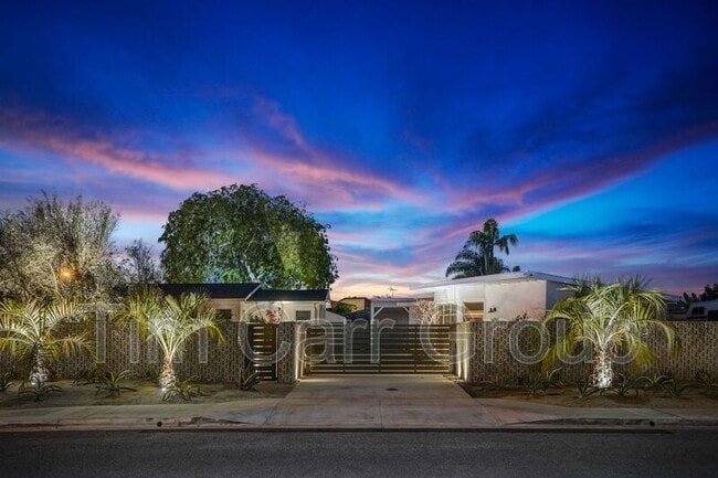 Building Photo - 1638 Santa Ana Ave