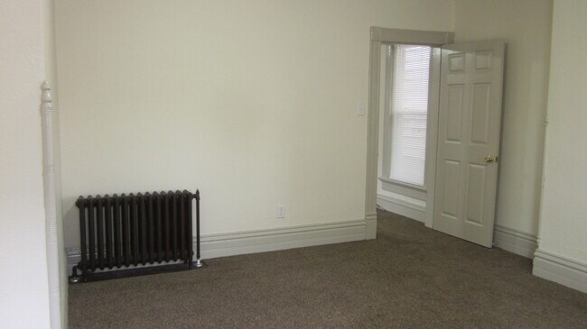 Building Photo - 209 W Dewald St