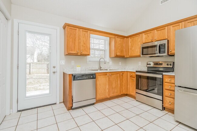 Building Photo - 1012 7 Oaks Blvd