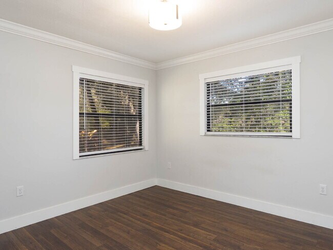 Building Photo - Country-Style Sarasota Living on a Full Acre - Pool Home with Oversized Workshop — Move-In Ready Now