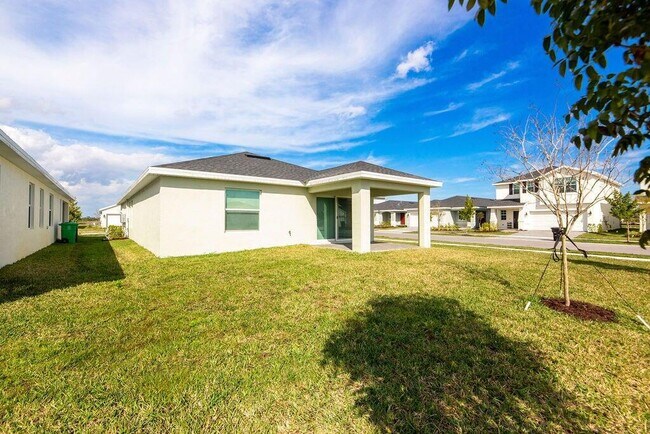 Building Photo - 11146 NW Fernbrook Dr