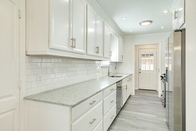 Building Photo - 124 Sage St