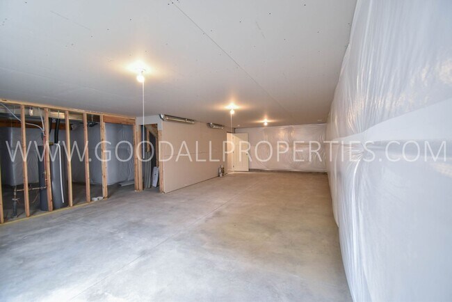 Building Photo - 3 Bedroom 2 Bath Home in Clive / Waukee School District