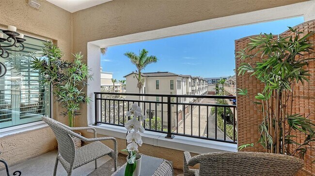 Building Photo - 750 N Tamiami Trl