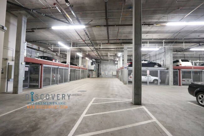 Building Photo - Large Downtown Oakland Two Bedroom Condominium at The Jade