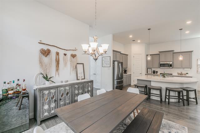 Building Photo - 711 Artesian Dr